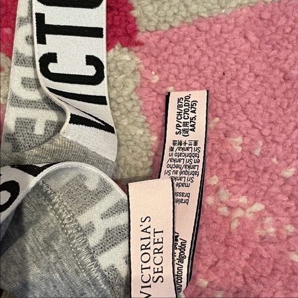 💕BUNDLE💕 2 x Victoria’s Secret Logo Strap Crop- As New, Size S - Picture 5 of 5